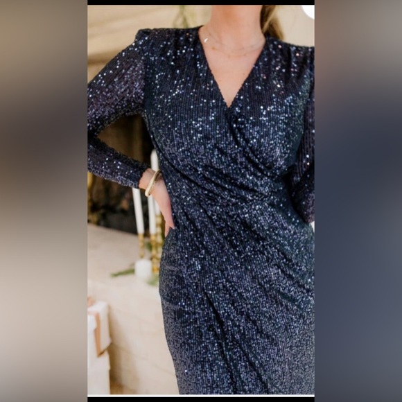 Ivy City Co Starstruck Dress in Navy Small Size - Picture 2 of 13